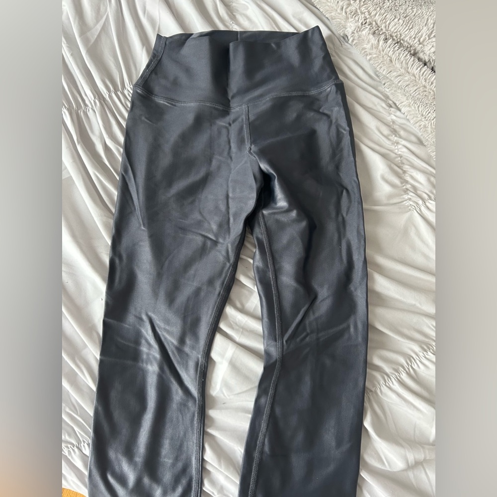 ALO YOGA shiny metallic grey leggings